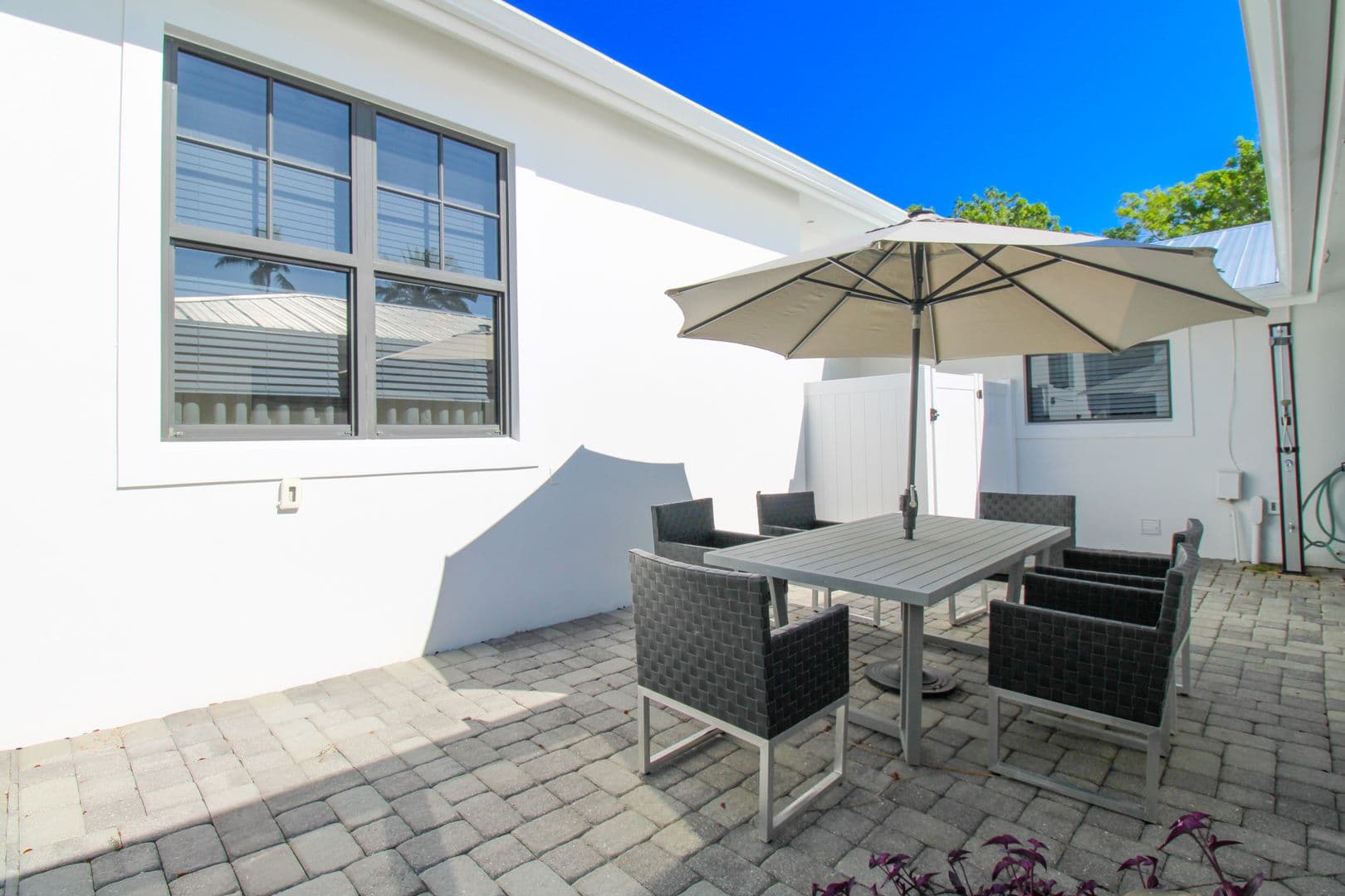 Naples House: 1555 Crayton Road