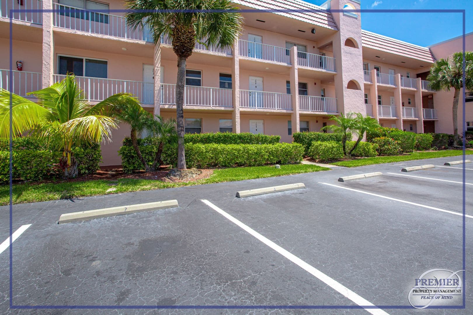 Naples House: 225 Turtle Lake Court #106