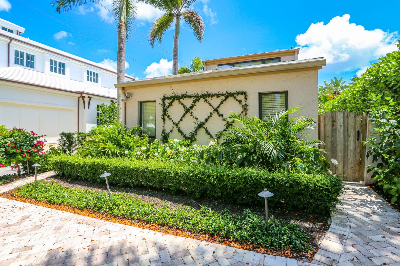 Naples House: 550 3rd Avenue North