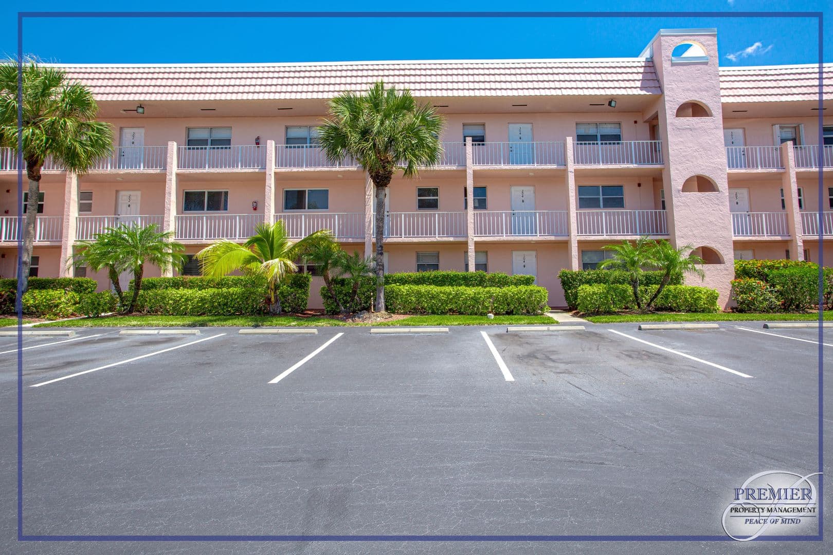 Naples House: 225 Turtle Lake Court #106