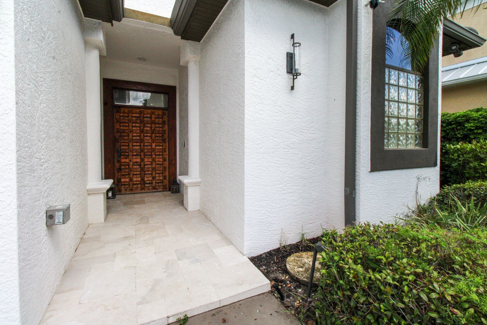 Naples House: 647 110th Avenue North