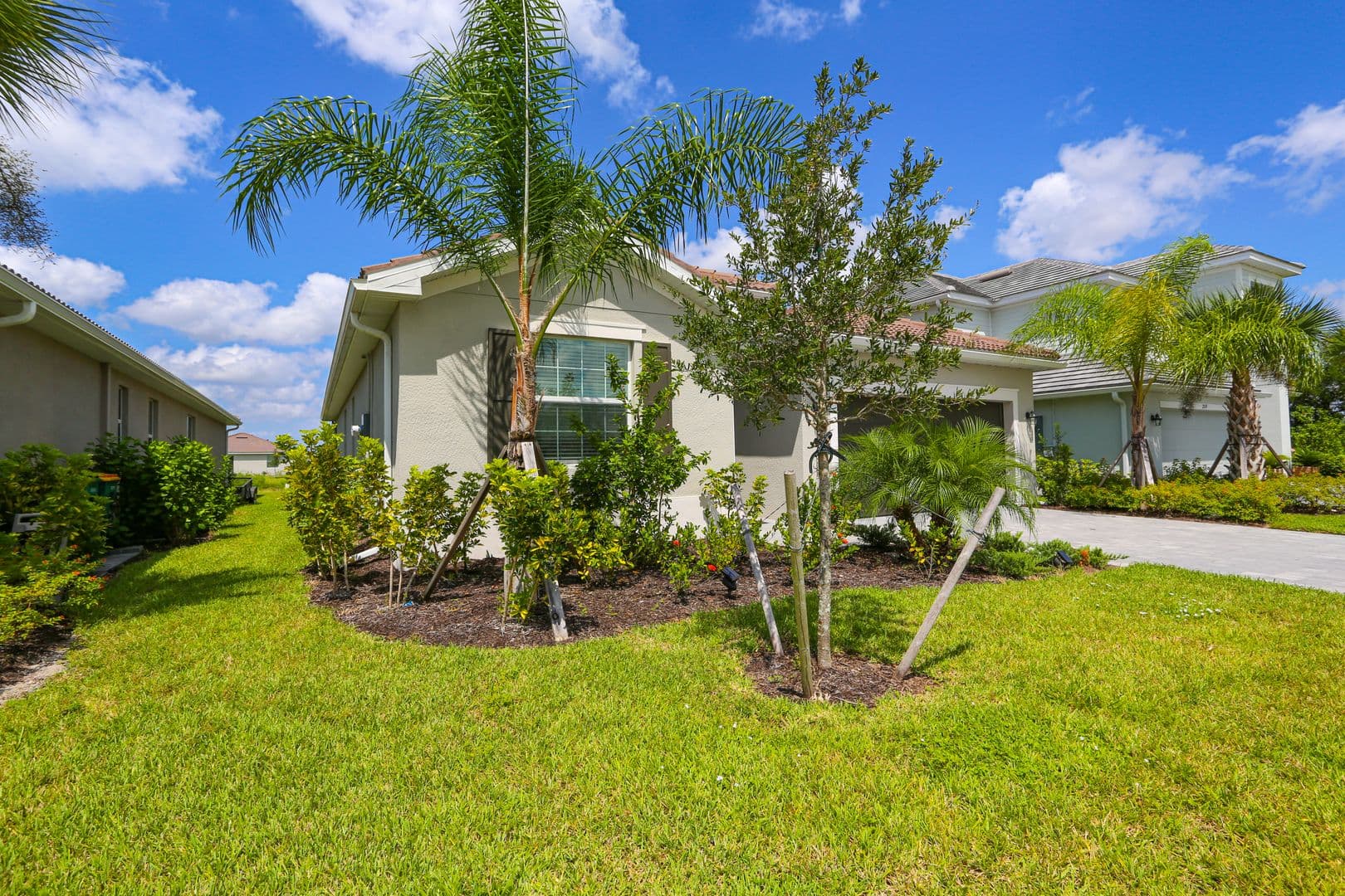 Naples House: 2155 Hamlin Street