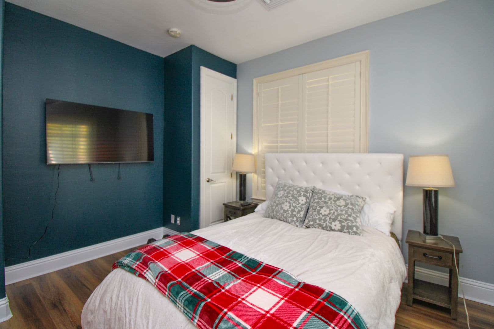Naples House: 1412 Hemingway Place