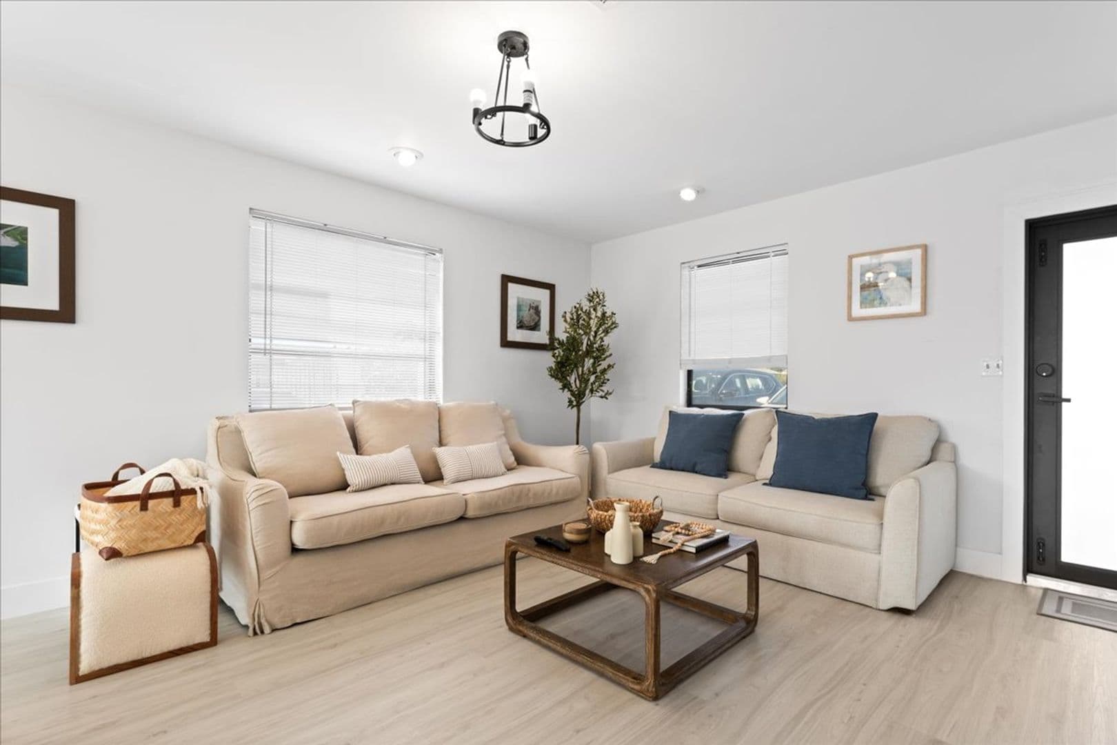Naples House: 1332 Granada Boulevard