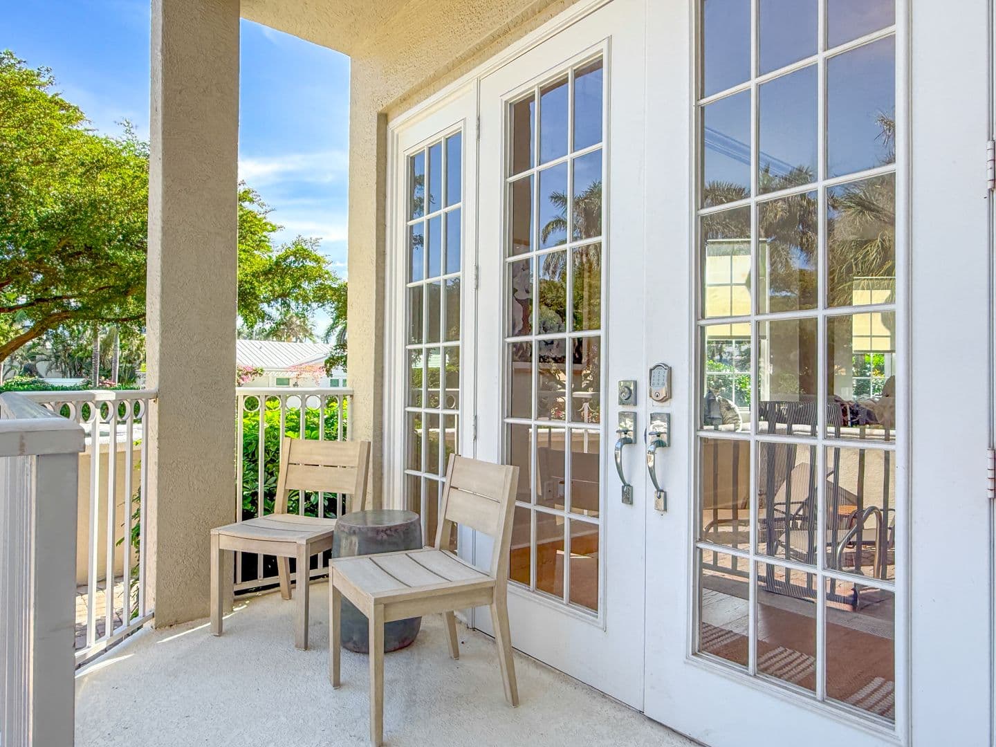 Naples House: 453 8th Avenue S #106