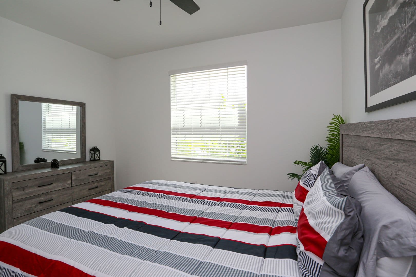 Naples House: 2155 Hamlin Street
