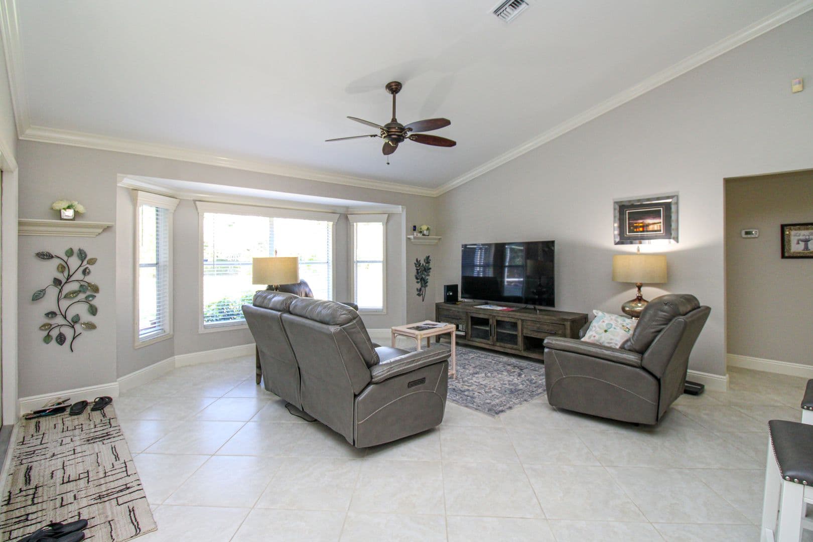 Naples House: 333 Wentworth Court