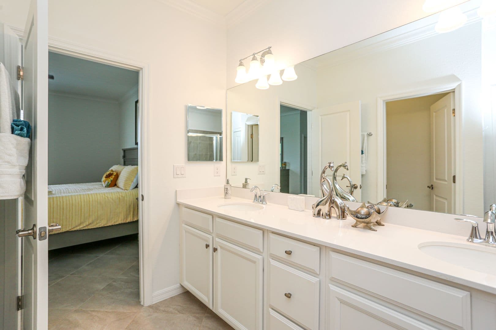 Naples House: 2155 Hamlin Street