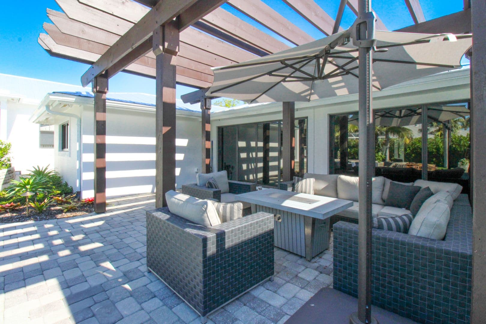 Naples House: 1555 Crayton Road