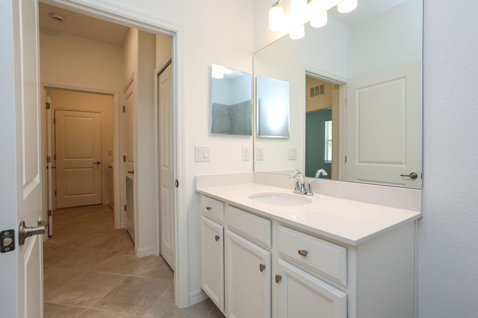 Naples House: 2599 Vine Avenue
