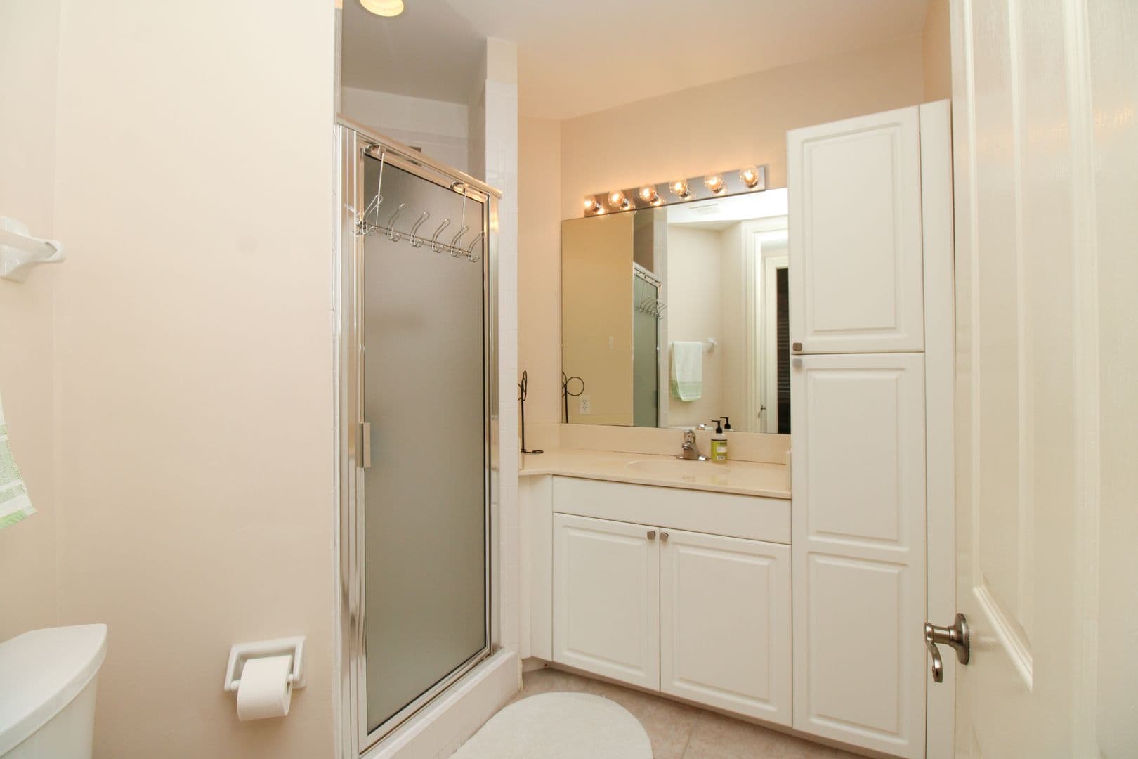 Naples House: 825 Bentwater Circle #101