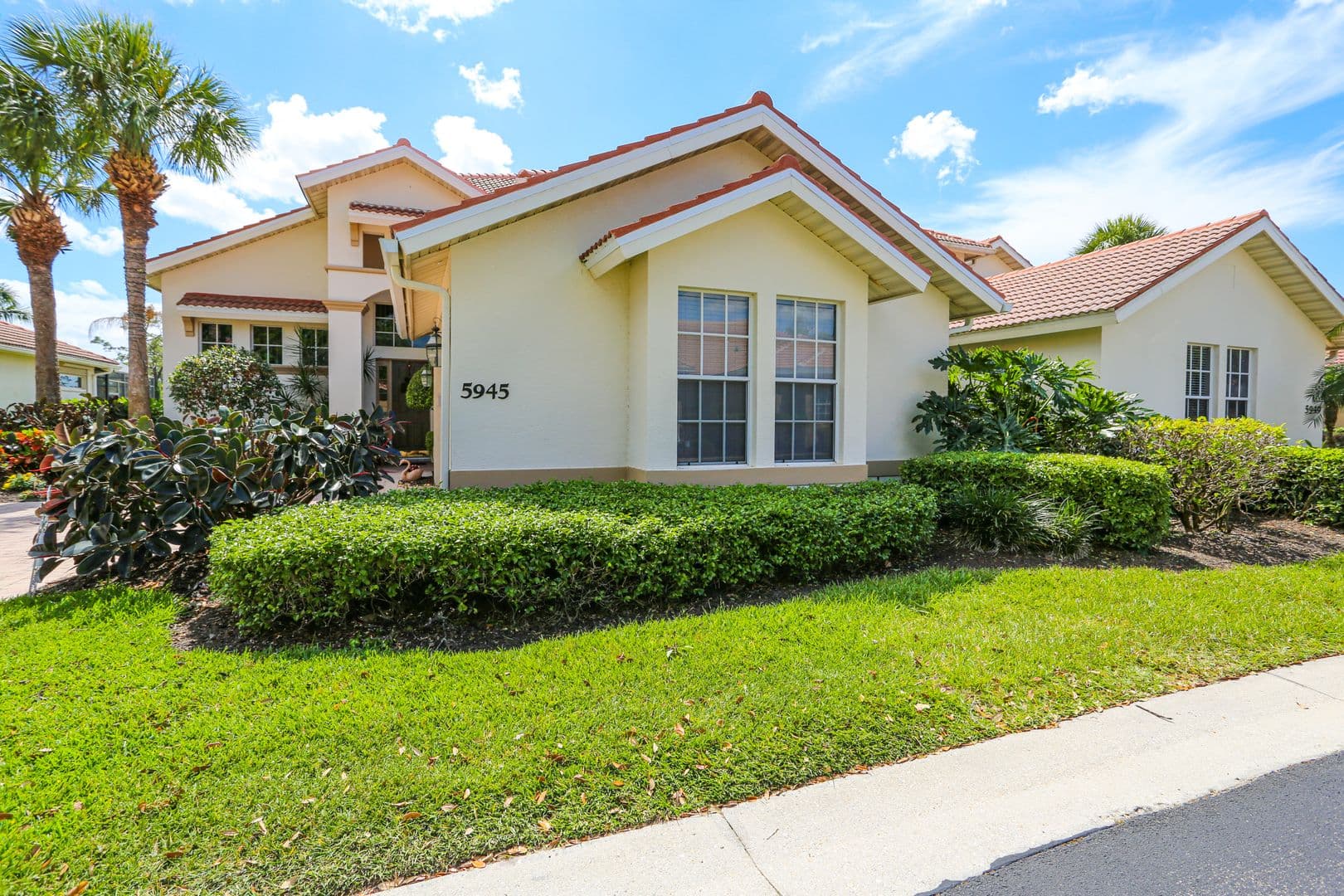 Naples House: 5945 Paradise Circle