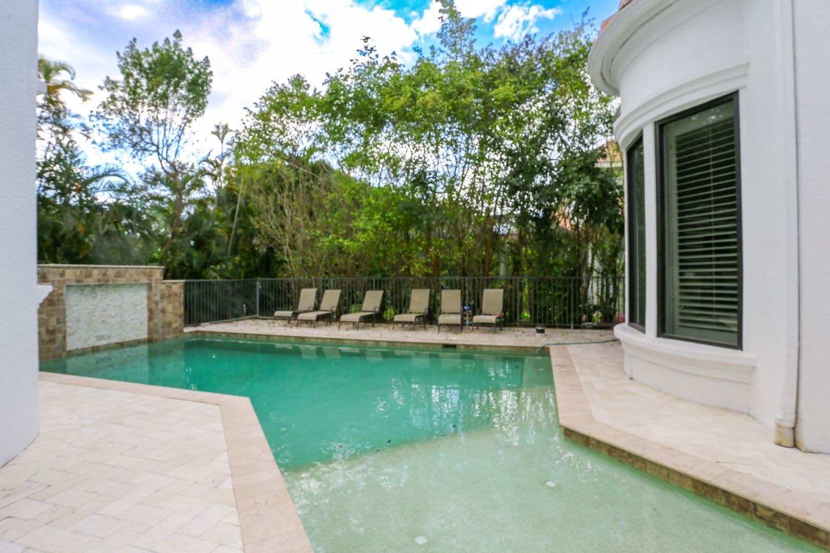 Naples House: 1412 Hemingway Place
