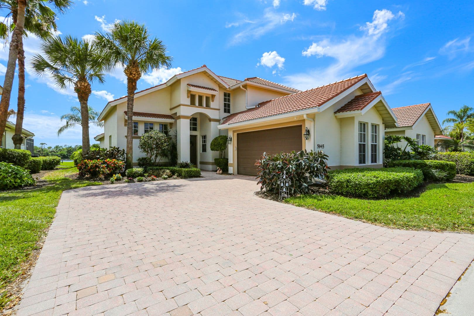 Naples House: 5945 Paradise Circle