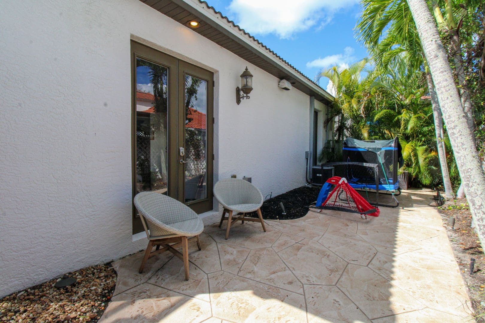 Naples House: 647 110th Avenue North
