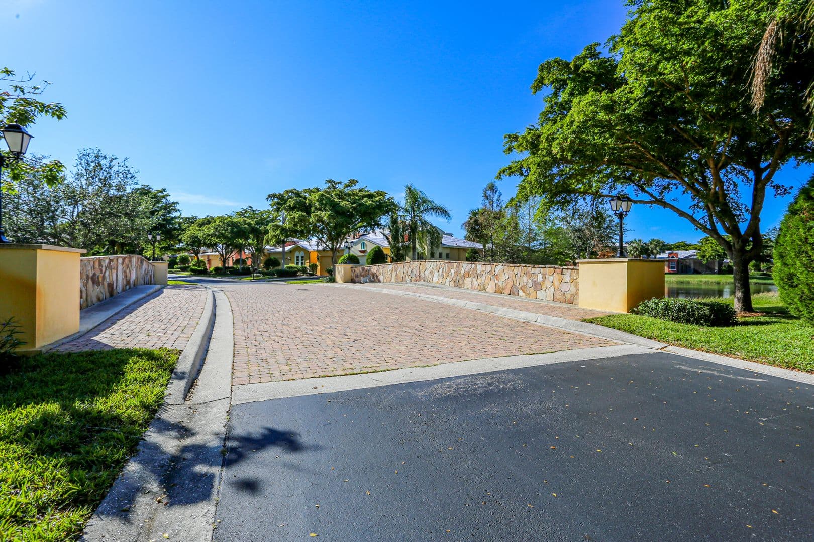 Estero House: 8565 Via Garibaldi #203