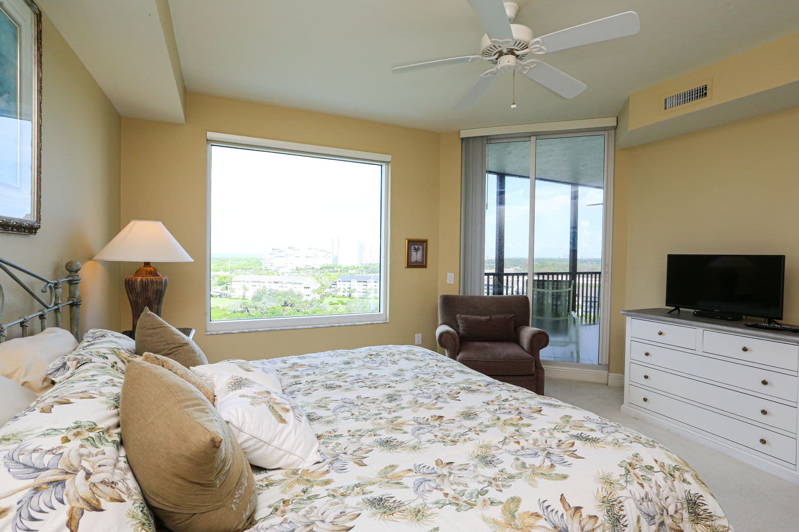 Naples House: 430 Cove Tower Drive Unit 1202