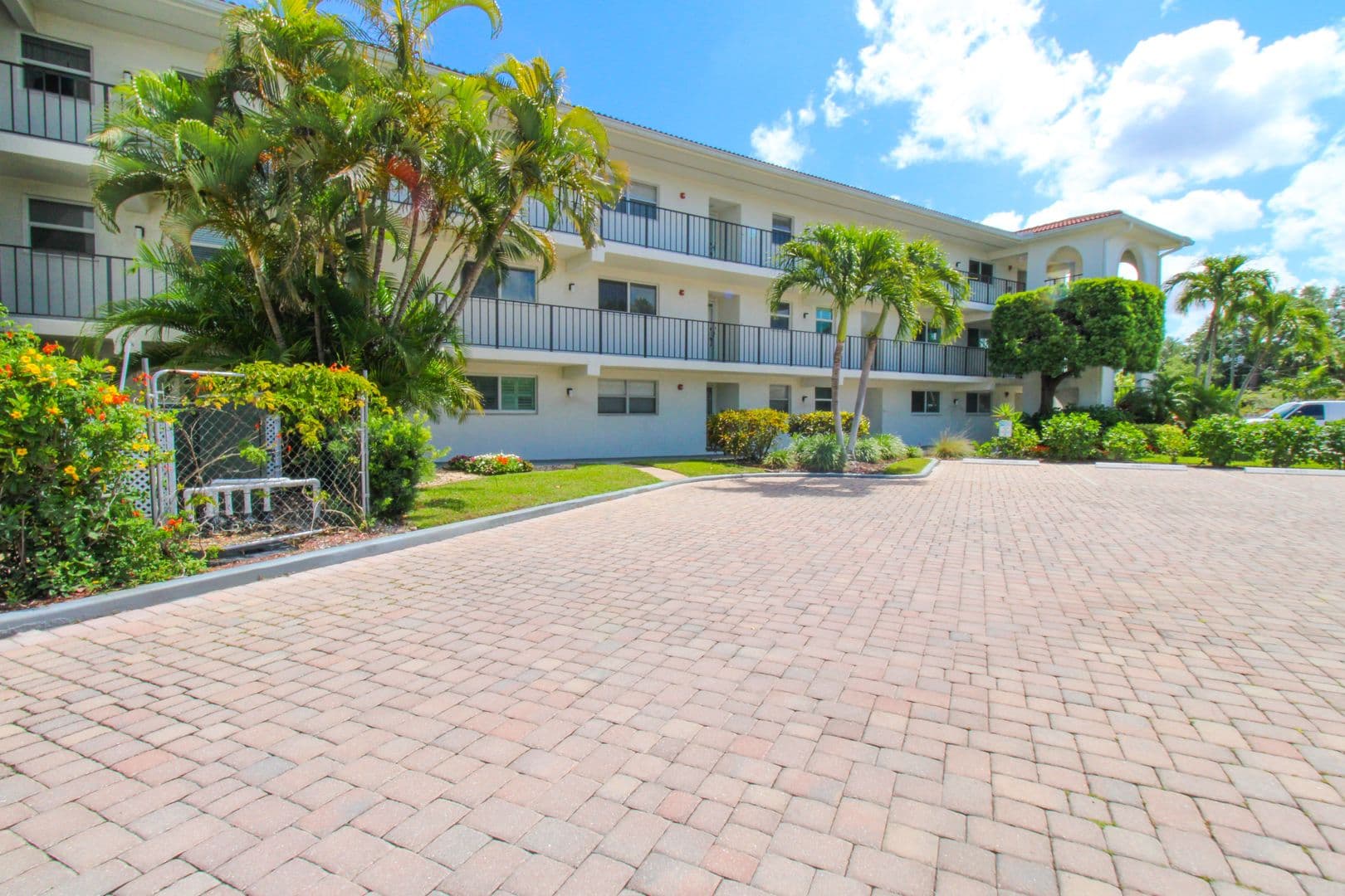 Naples House: 41 High Point Circle S #303