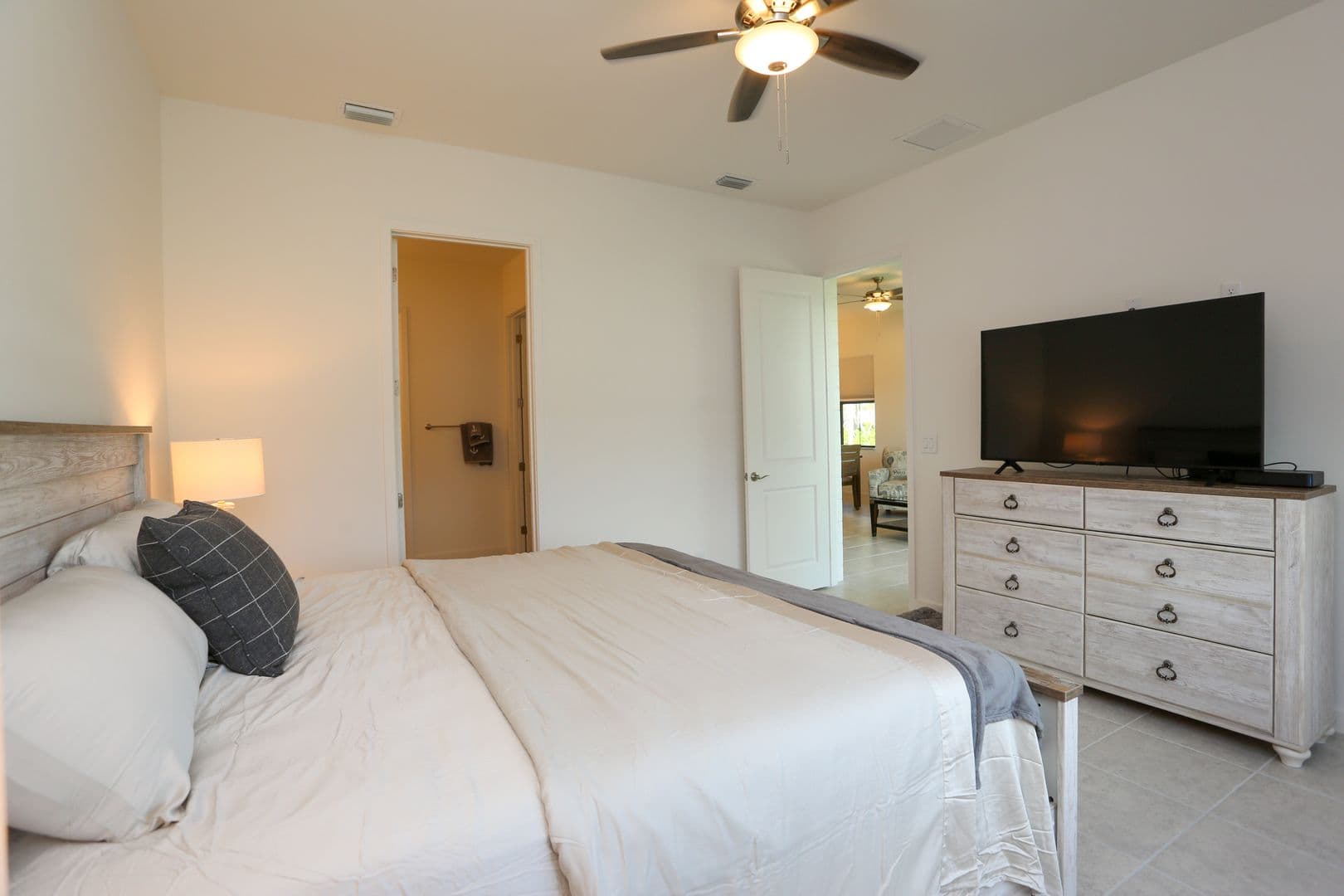 Naples House: 14759 Kingfisher Loop