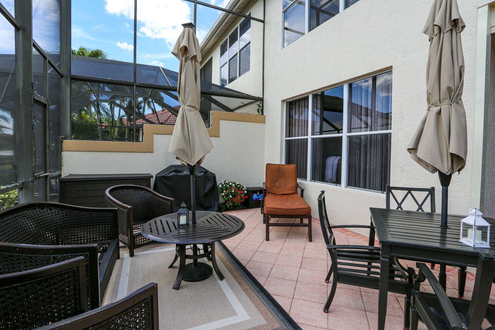 Naples House: 5945 Paradise Circle