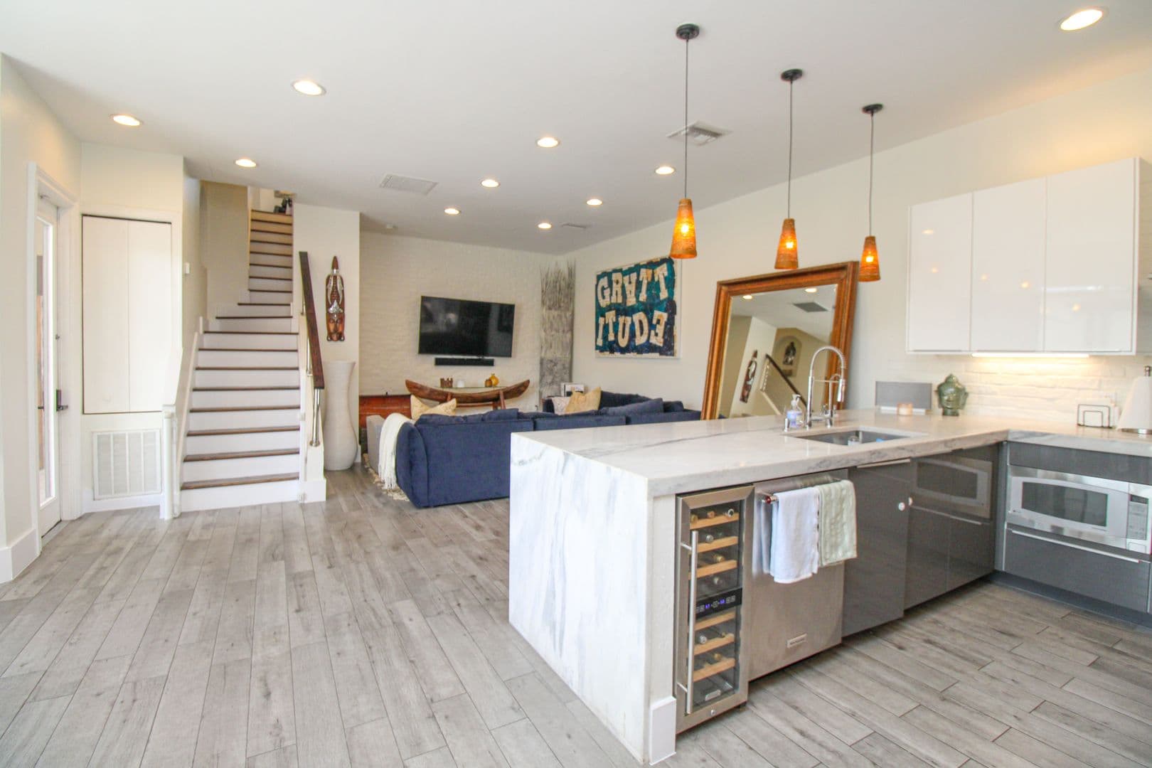 Naples House: 647 110th Avenue North