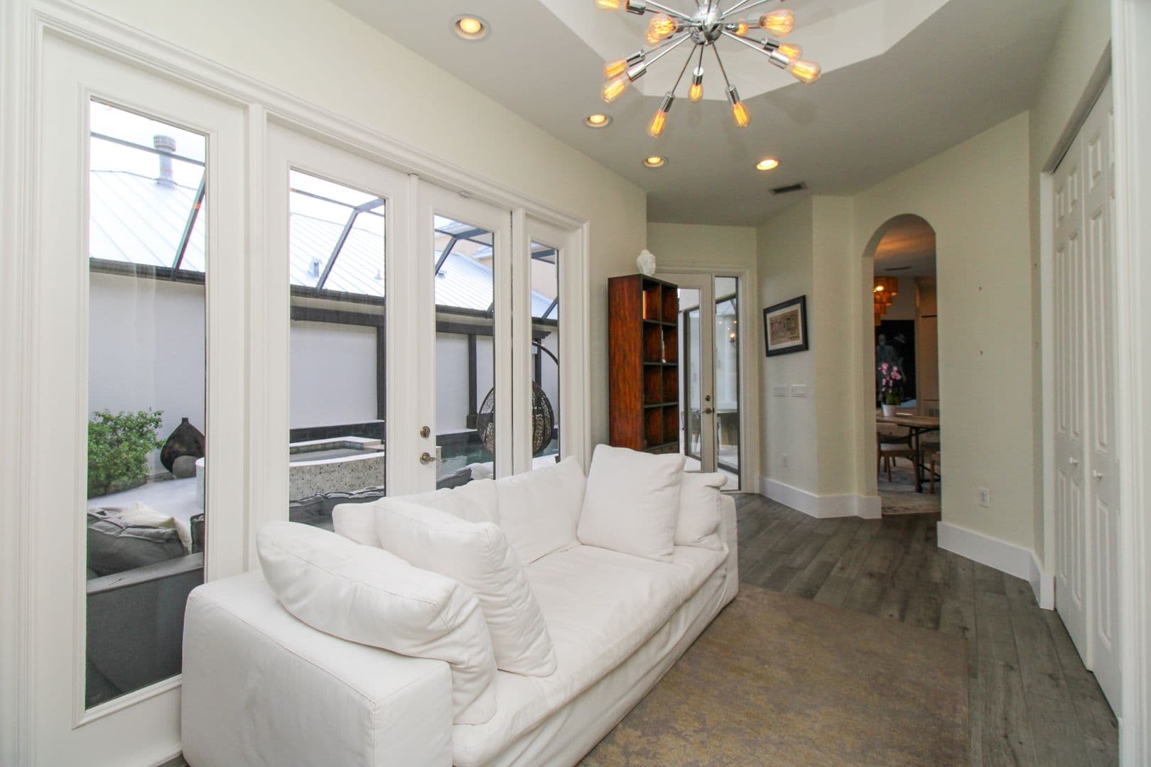Naples House: 647 110th Avenue North