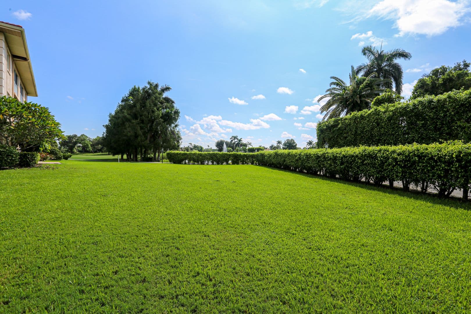 Naples House: 1075 Foxfire Lane #207