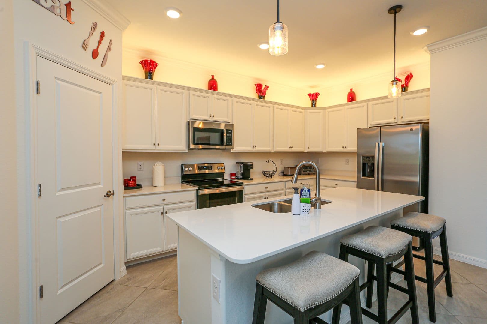 Naples House: 2155 Hamlin Street