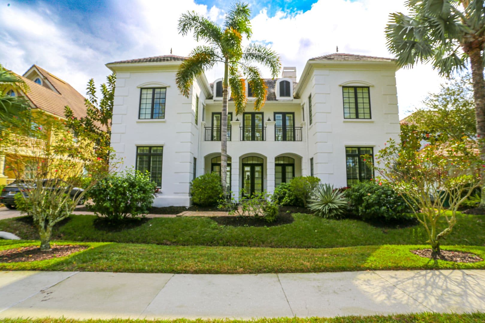 Naples House: 1412 Hemingway Place