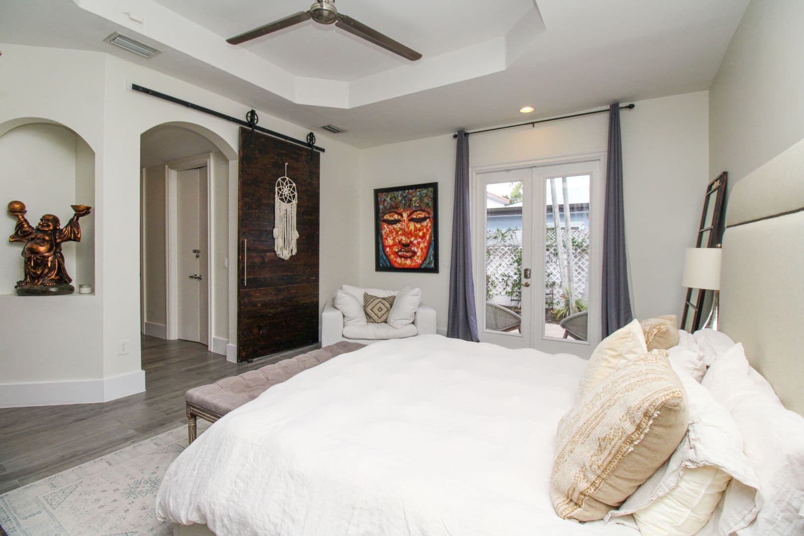 Naples House: 647 110th Avenue North