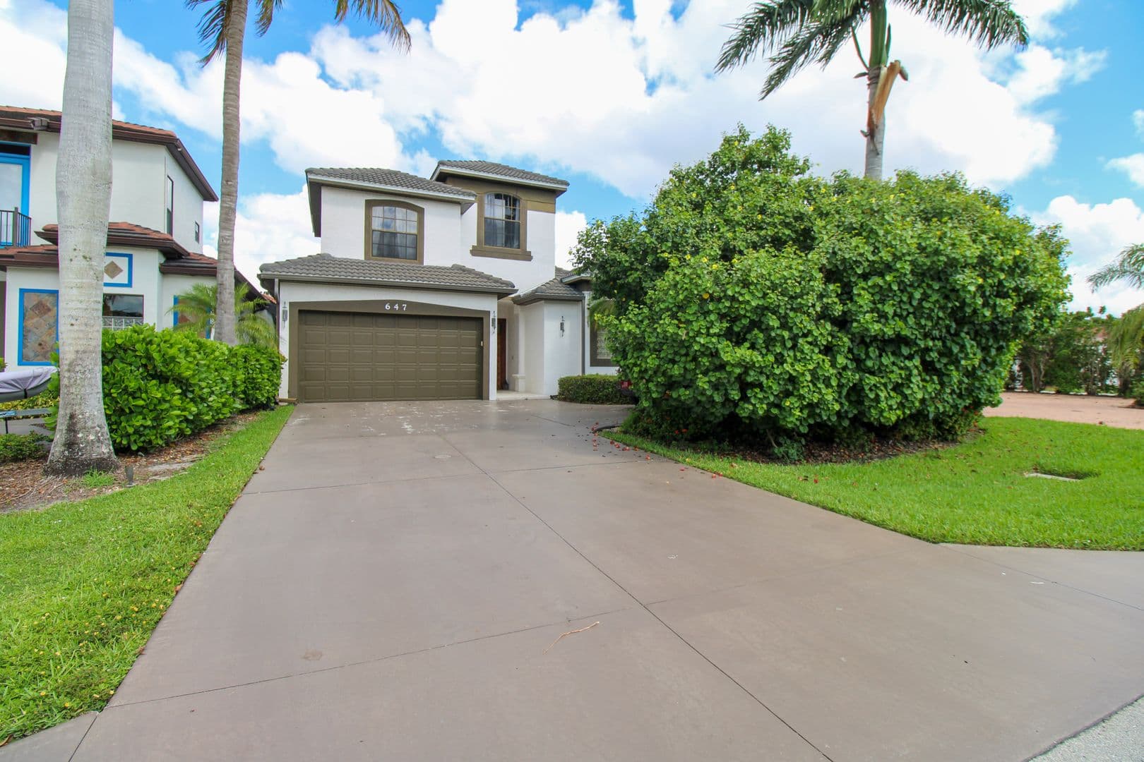 Naples House: 647 110th Avenue North