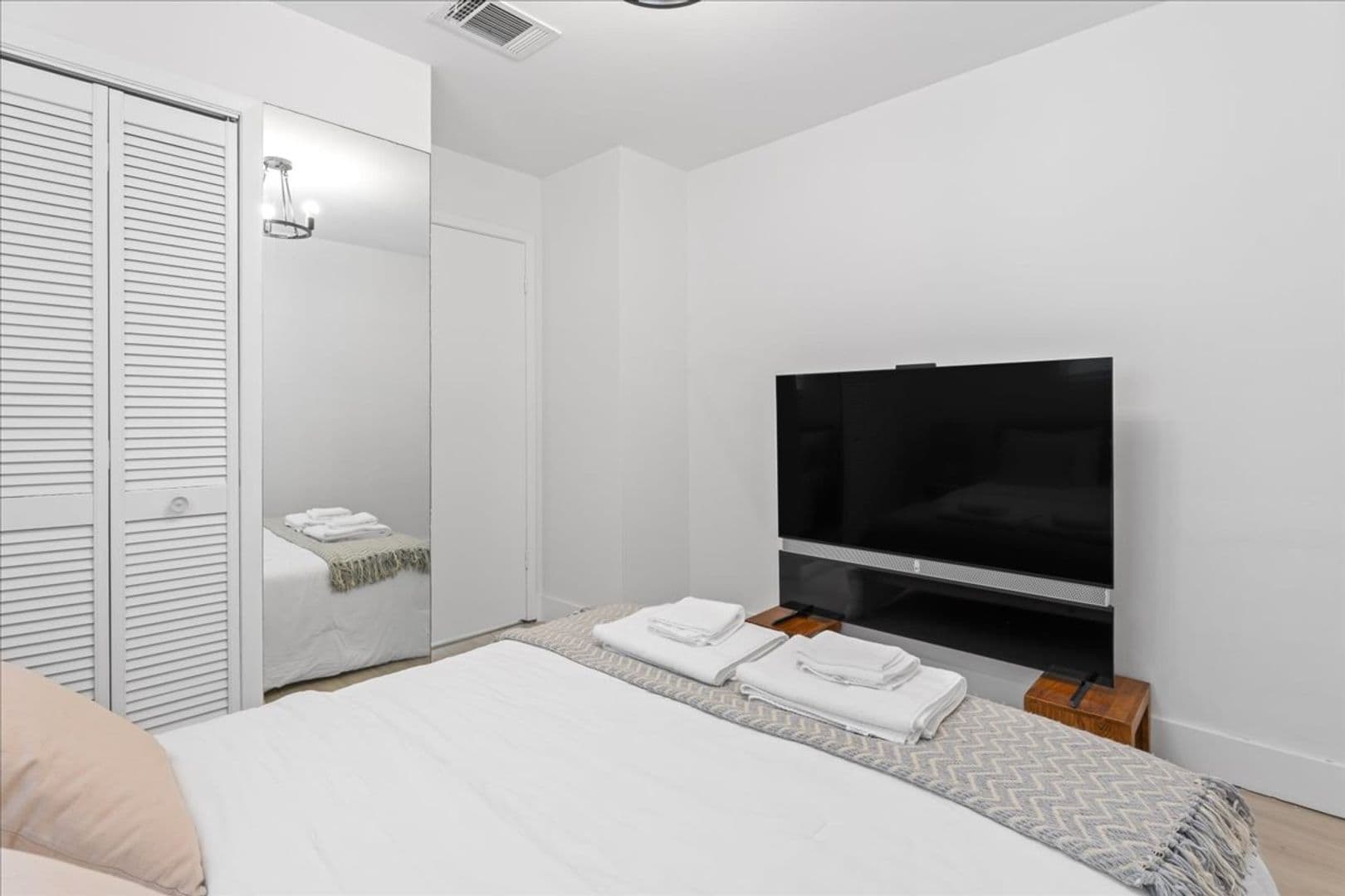 Naples House: 1332 Granada Boulevard