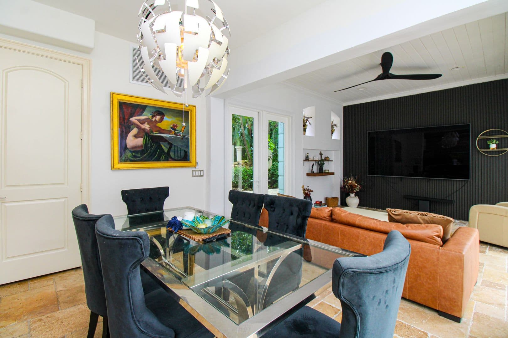 Naples House: 1412 Hemingway Place