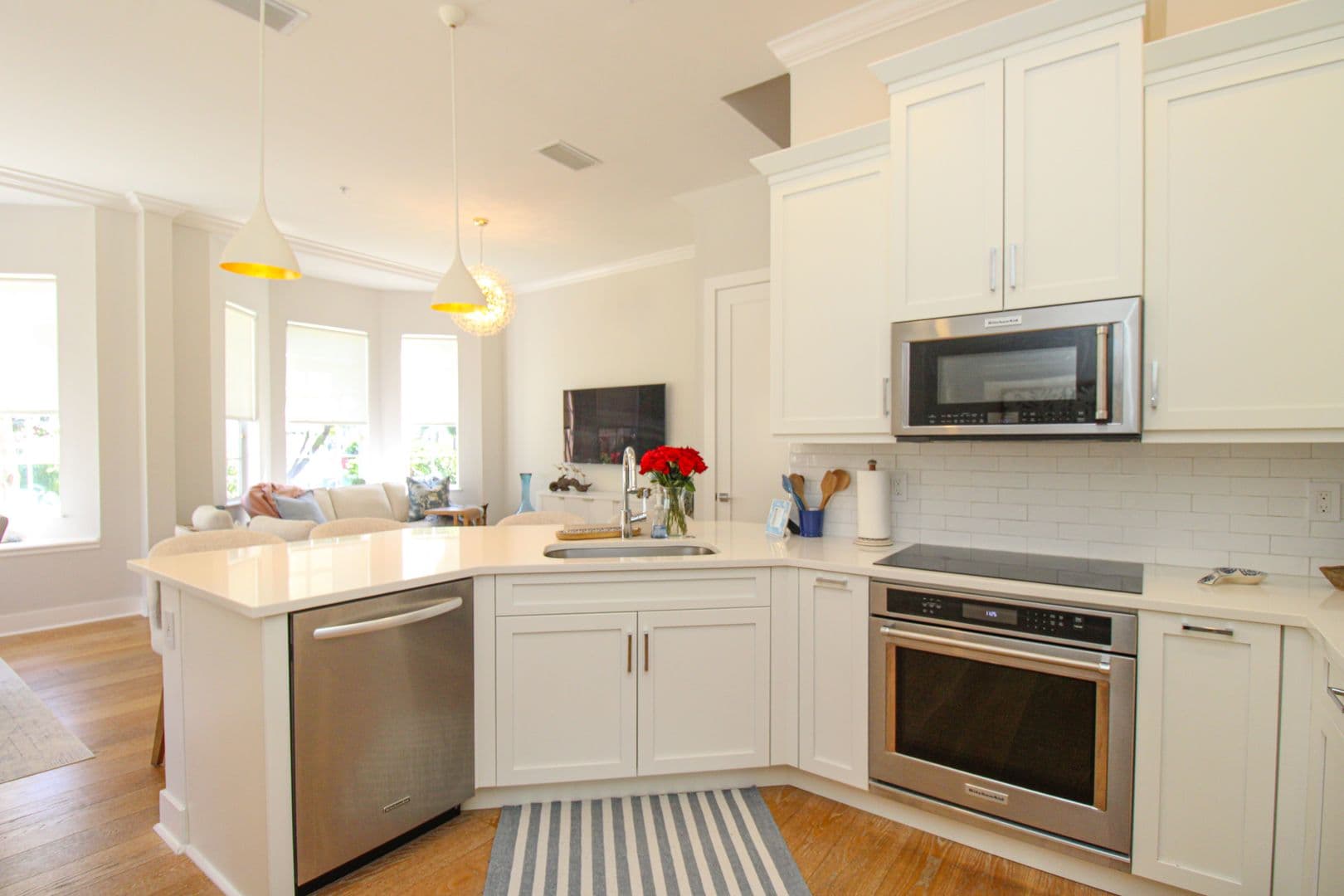 Naples House: 453 8th Avenue S #106