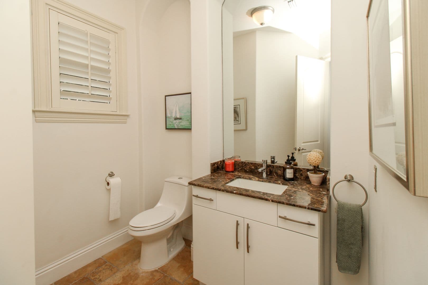 Naples House: 1412 Hemingway Place