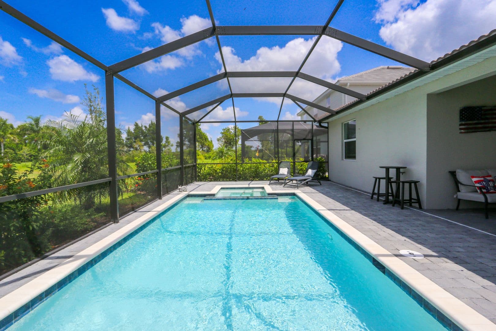 Naples House: 2155 Hamlin Street