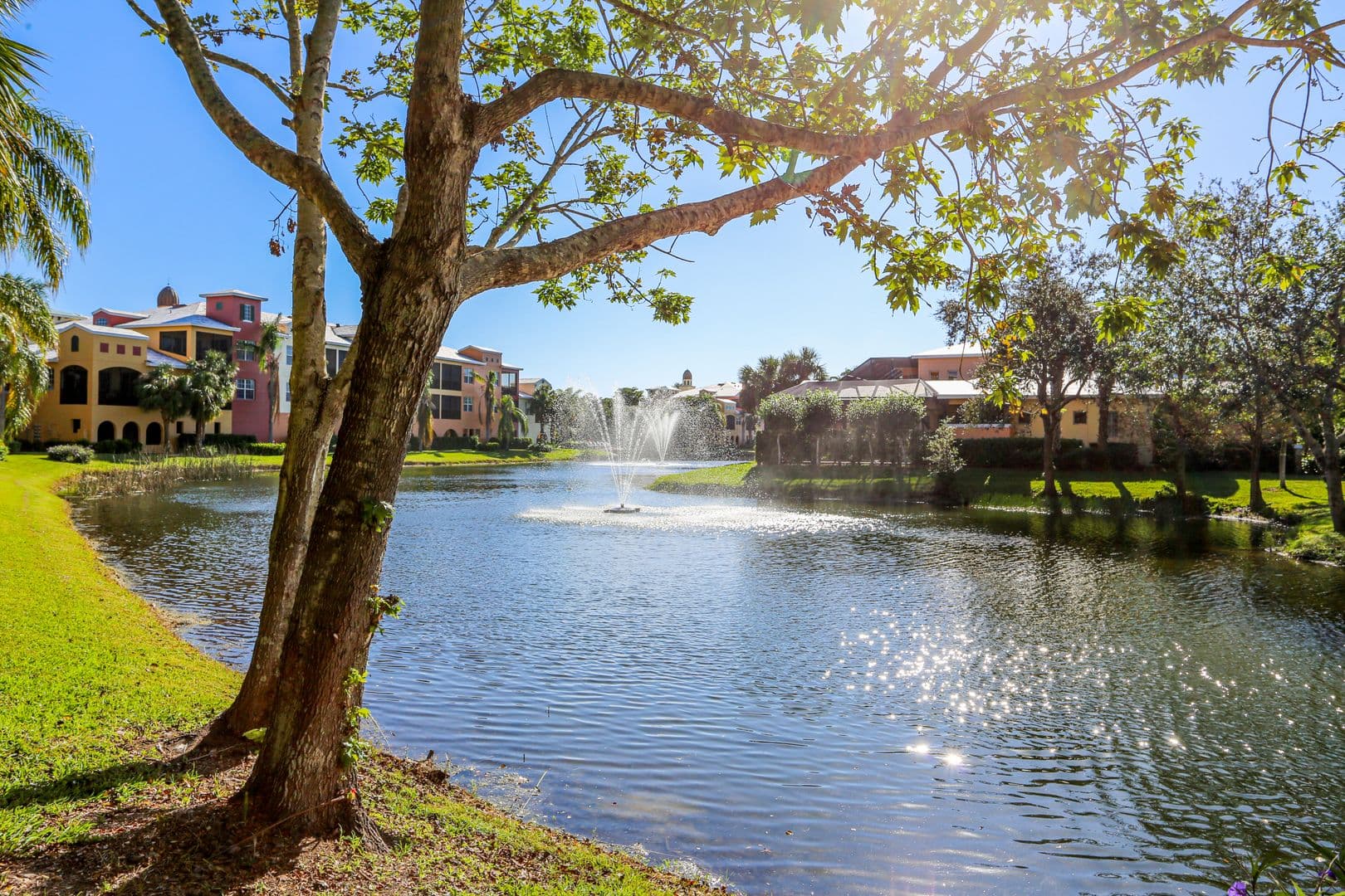 Estero House: 8565 Via Garibaldi #203