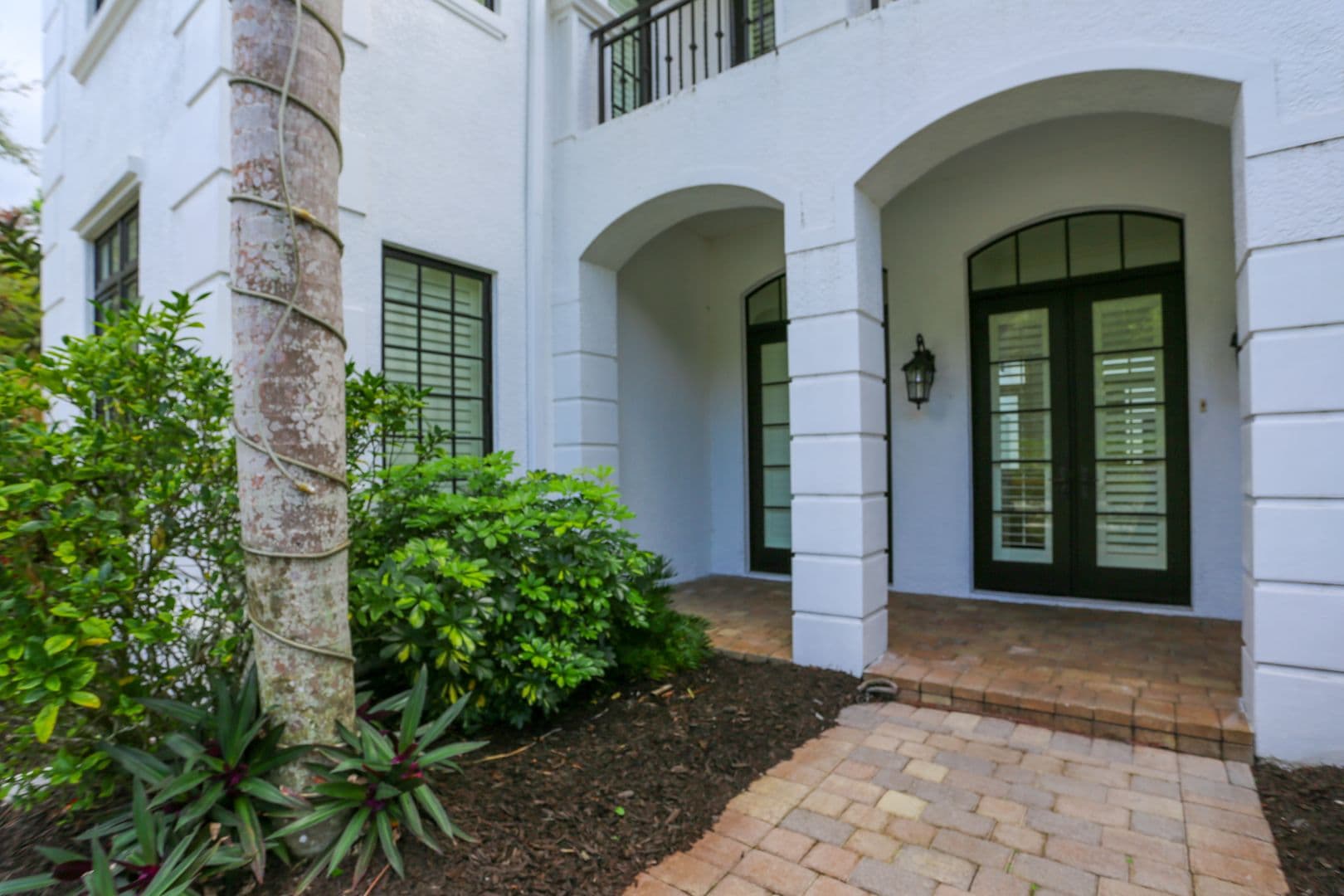 Naples House: 1412 Hemingway Place