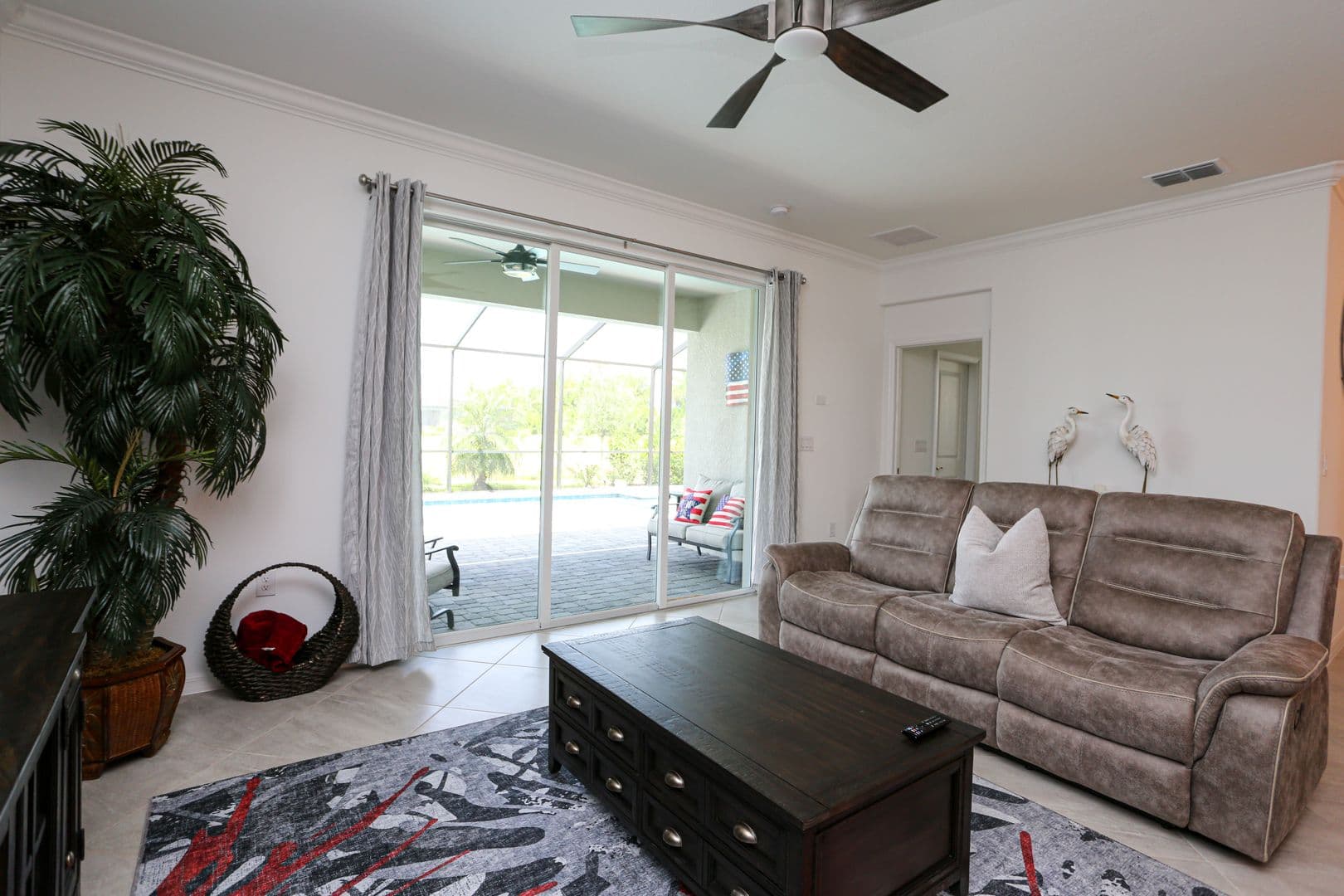Naples House: 2155 Hamlin Street
