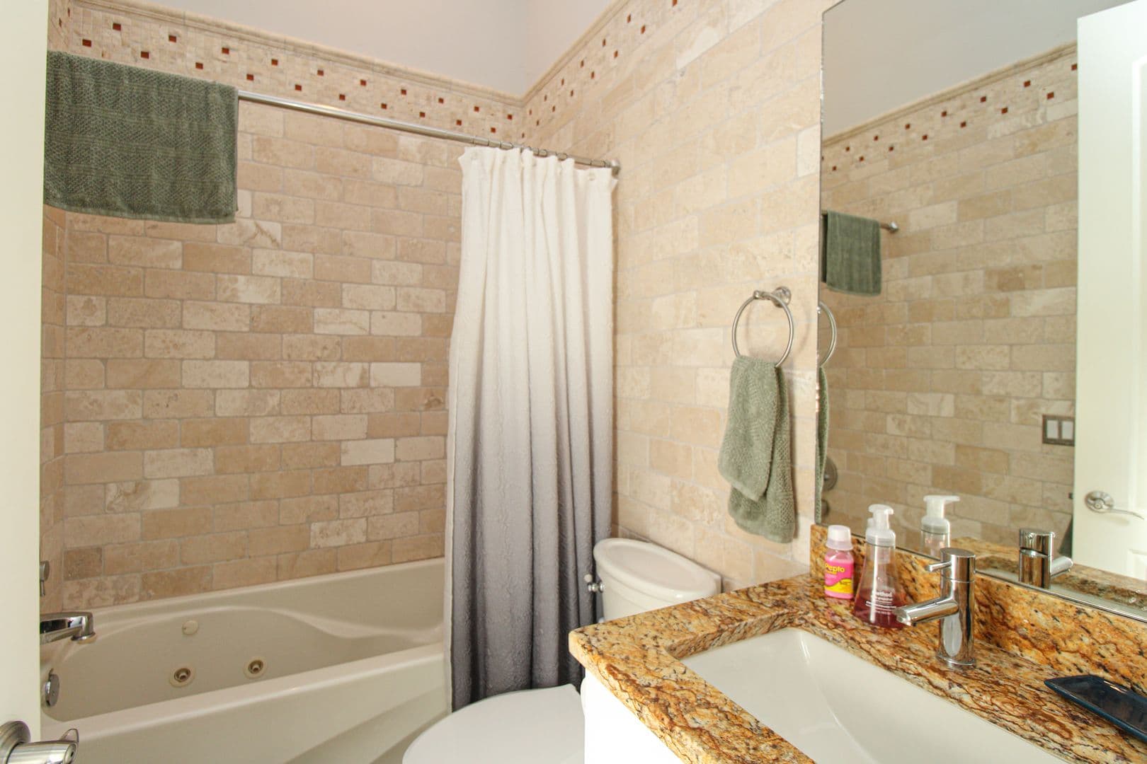 Naples House: 1412 Hemingway Place