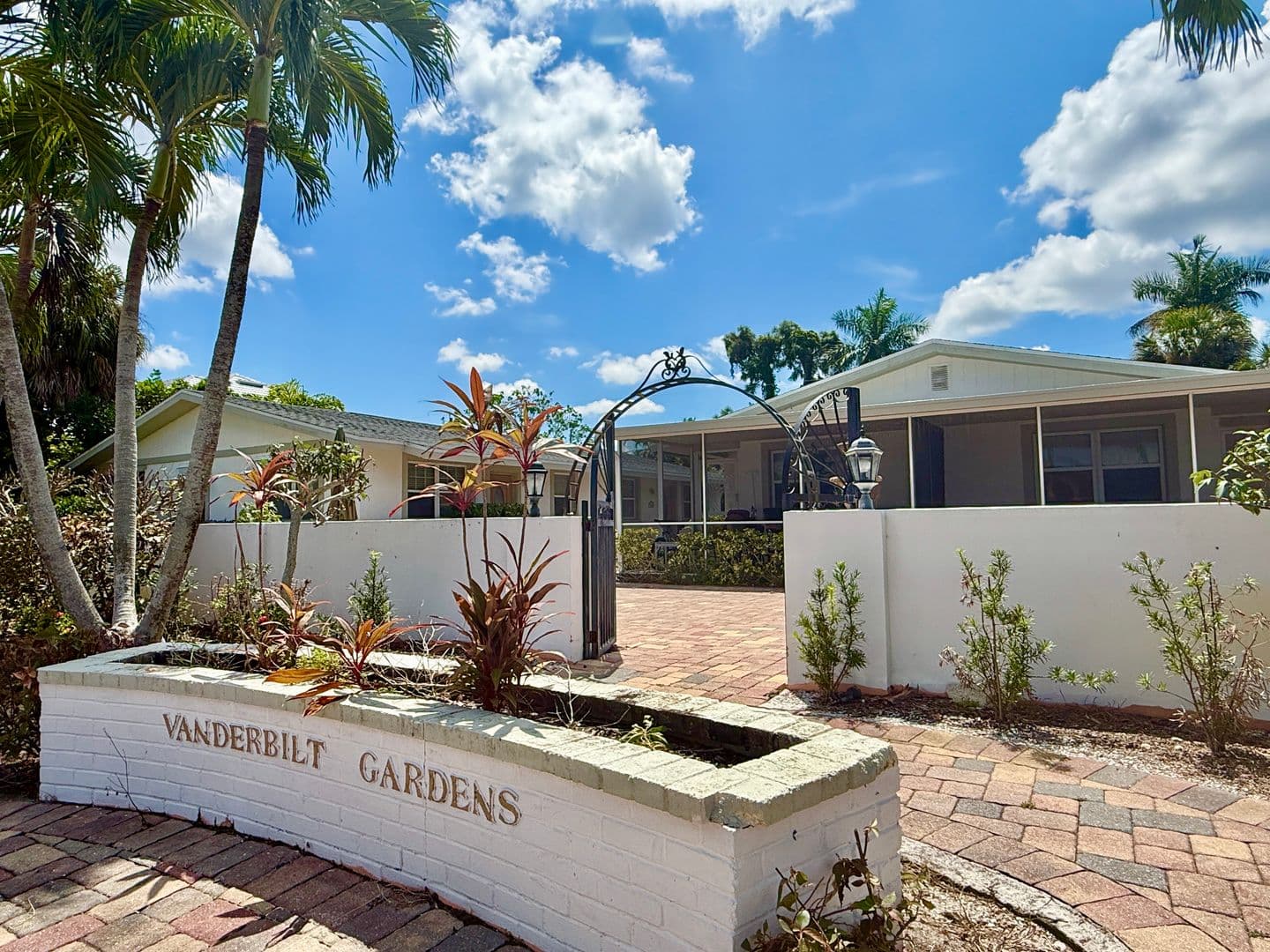 Naples House: 740 109th Avenue N