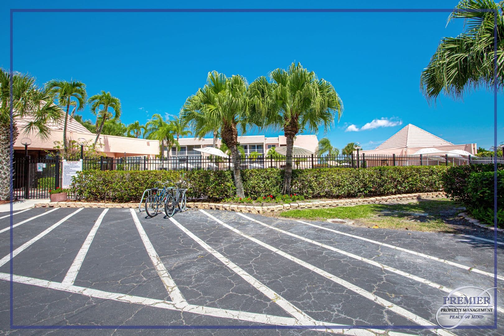 Naples House: 225 Turtle Lake Court #106