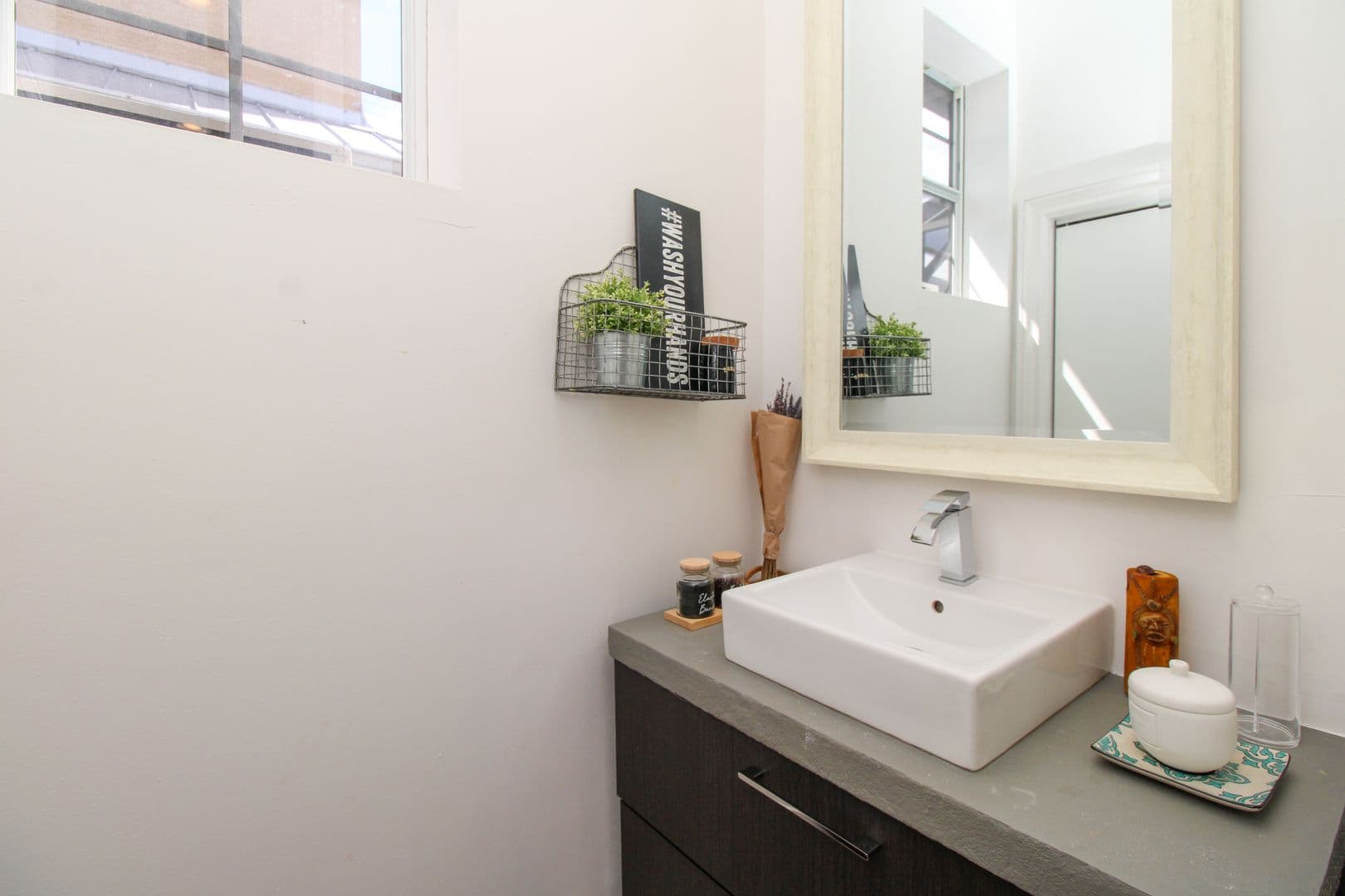 Naples House: 647 110th Avenue North