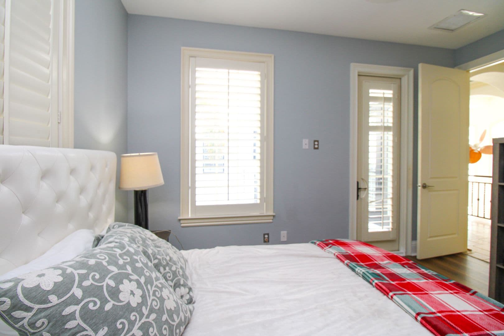 Naples House: 1412 Hemingway Place