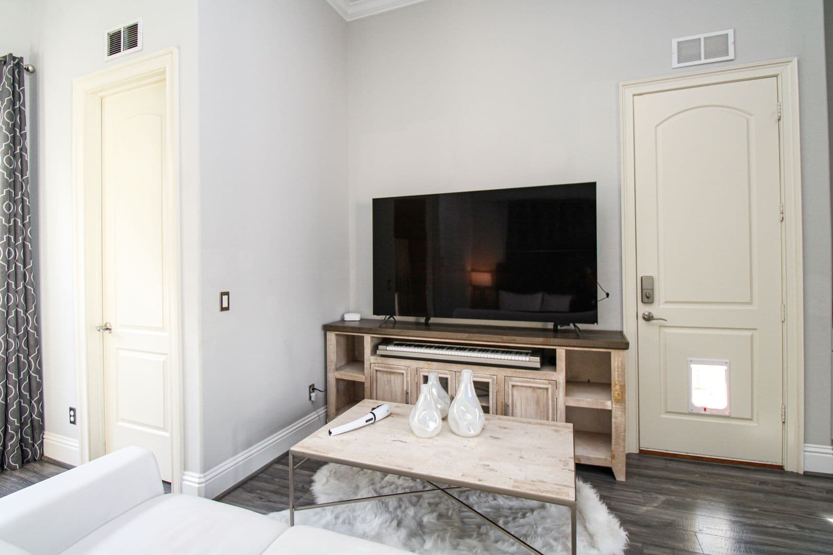 Naples House: 1412 Hemingway Place