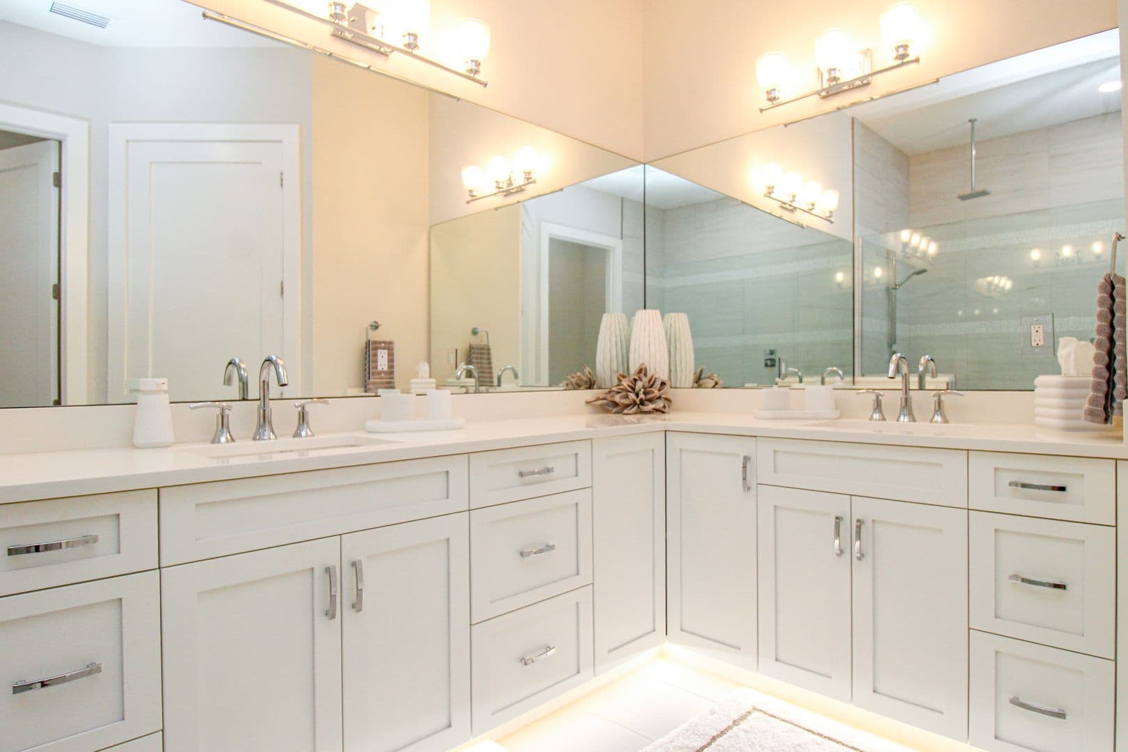 Naples House: 453 8th Avenue S #106