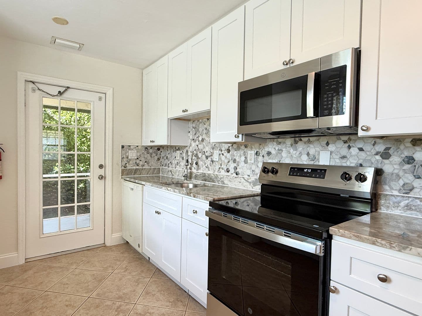 Naples House: 740 109th Avenue N