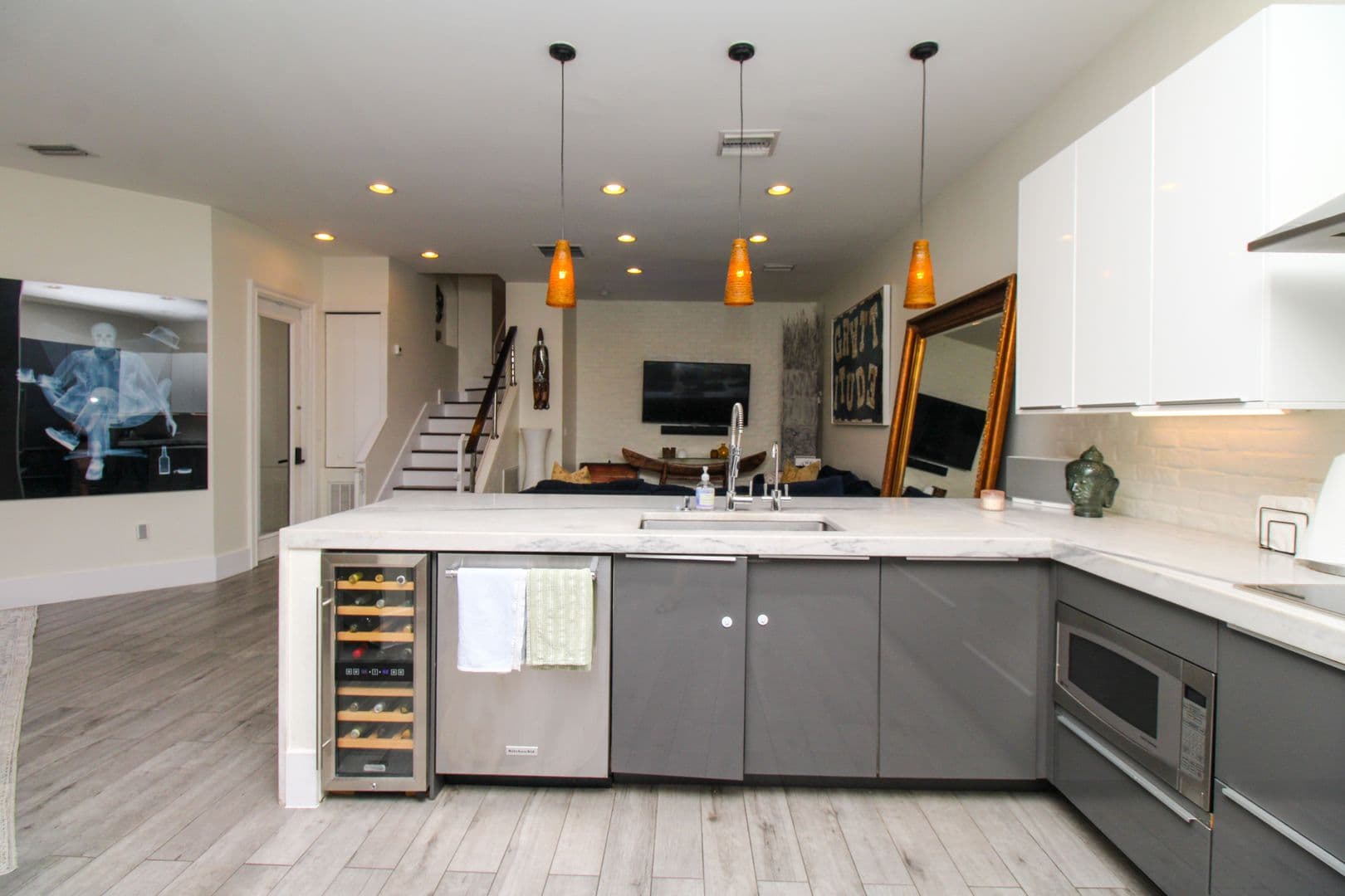 Naples House: 647 110th Avenue North