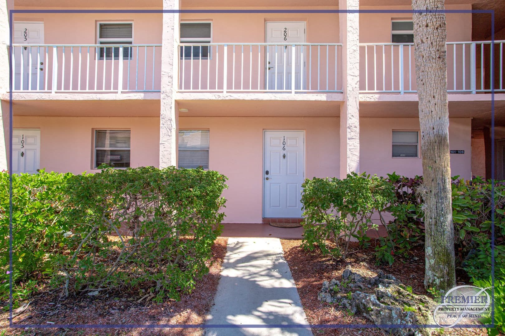 Naples House: 225 Turtle Lake Court #106