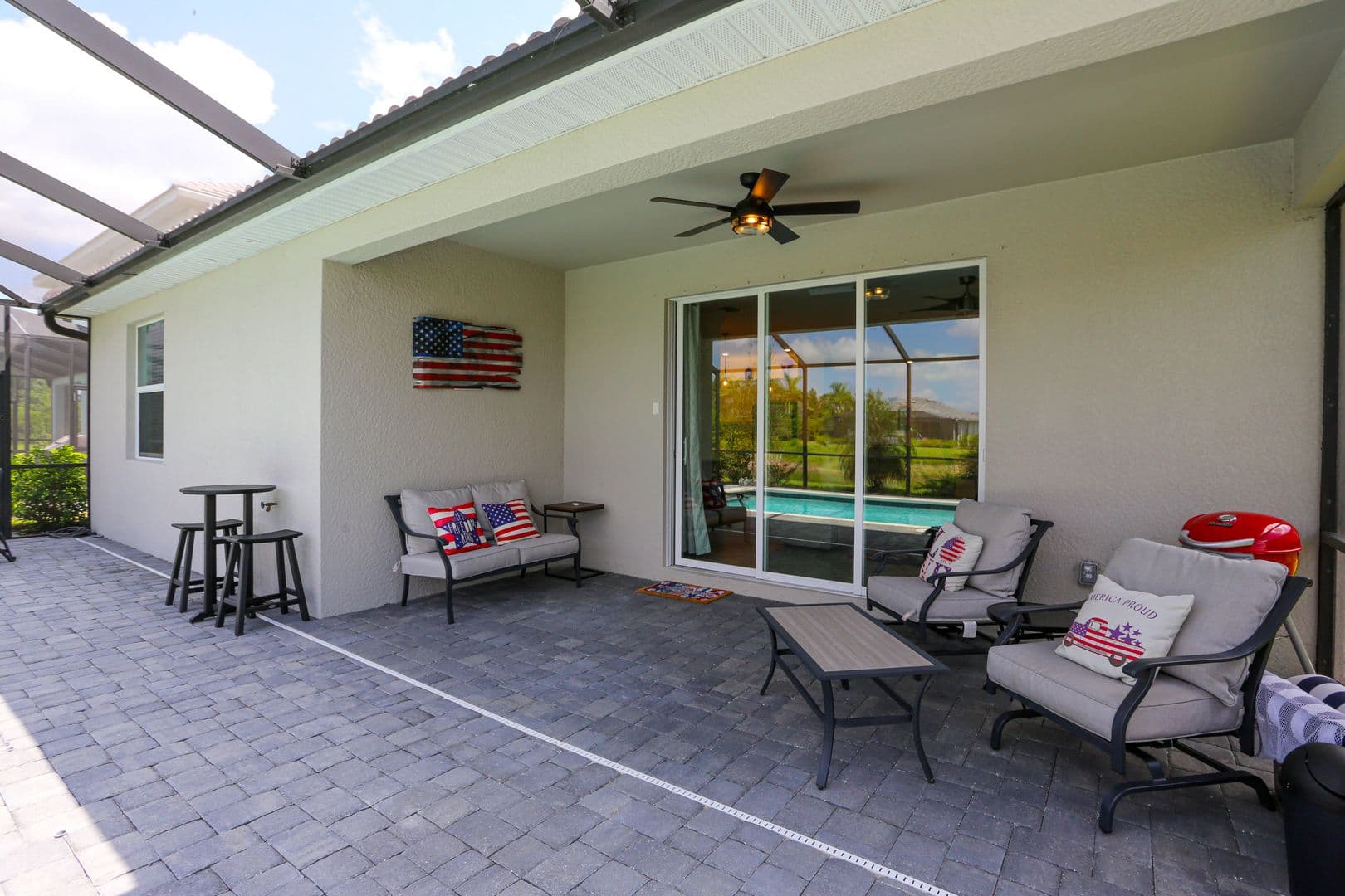 Naples House: 2155 Hamlin Street